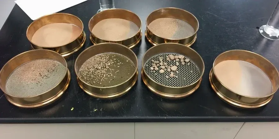 Analyse granulométrique (tamisage + hydromètre) à Compiègne